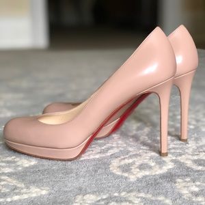 Christian Louboutin pumps in nude size 7